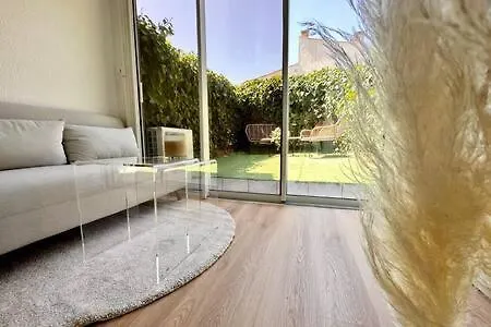 Super Mini Loft Avec Cinema Et Jardin - Cap D'agde *